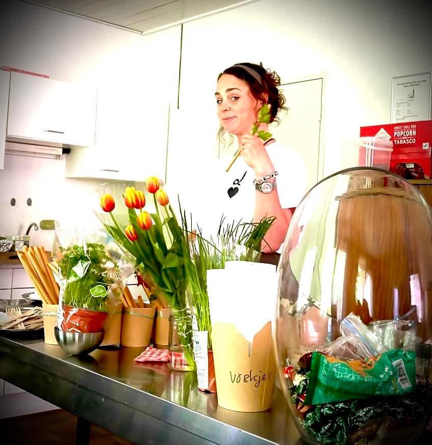 De gastvrouw van Moraira Catering